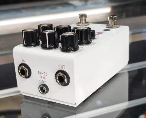 Jackson Audio FUZZ Modular Fuzz Pedal - White and Pink 2